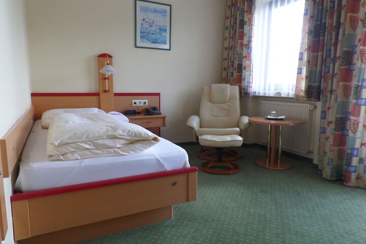 Room 11 of 64