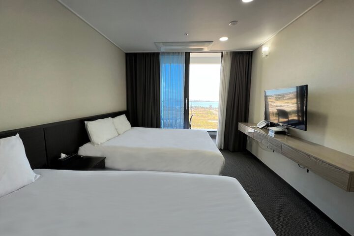 Room 16 of 23
