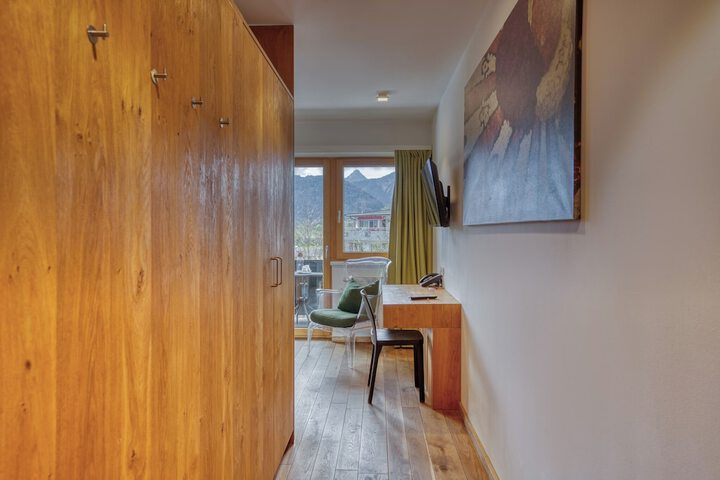 Room 12 of 68