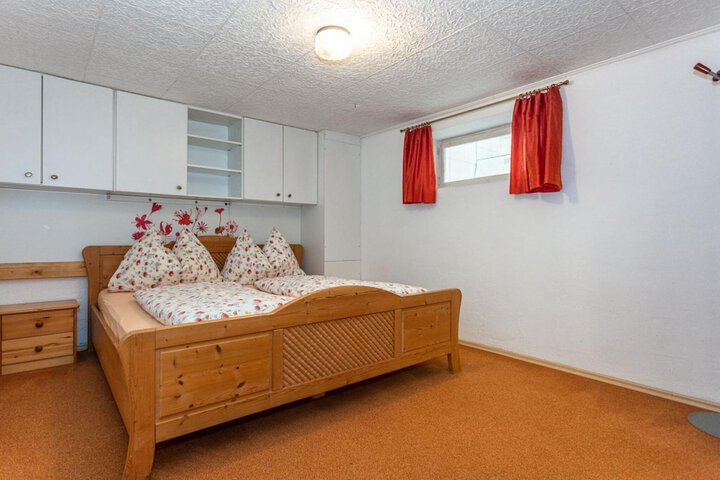 Room 6 of 39