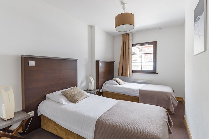 Room 10 of 29