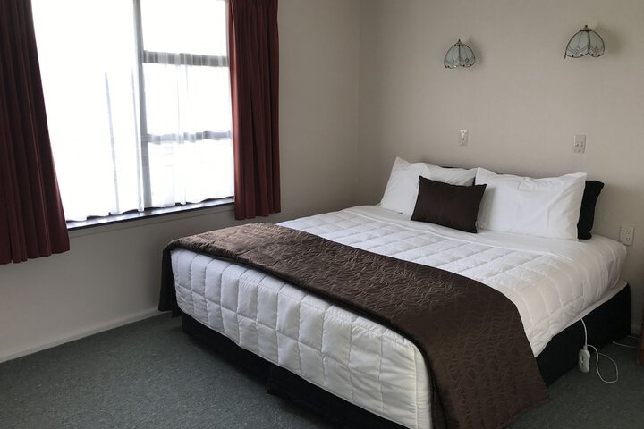 Room 11 of 100