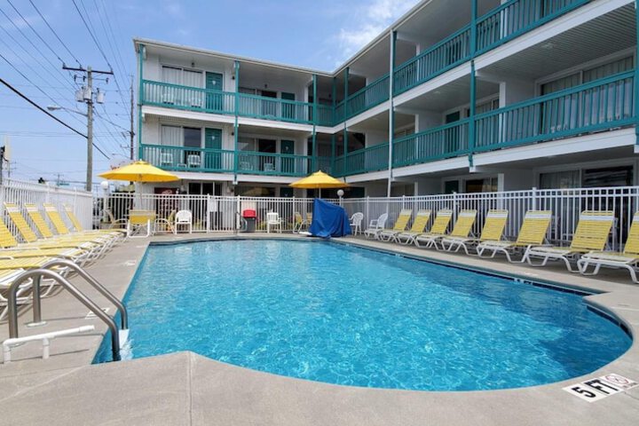 Pool 14 of 22