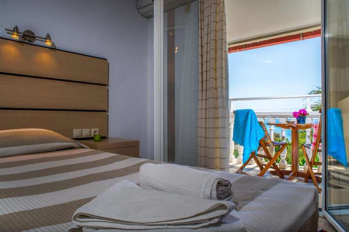 Room 4 of 49