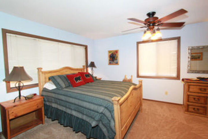 Room 4 of 8