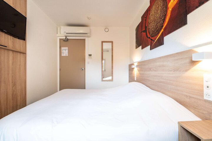 Room 6 of 31