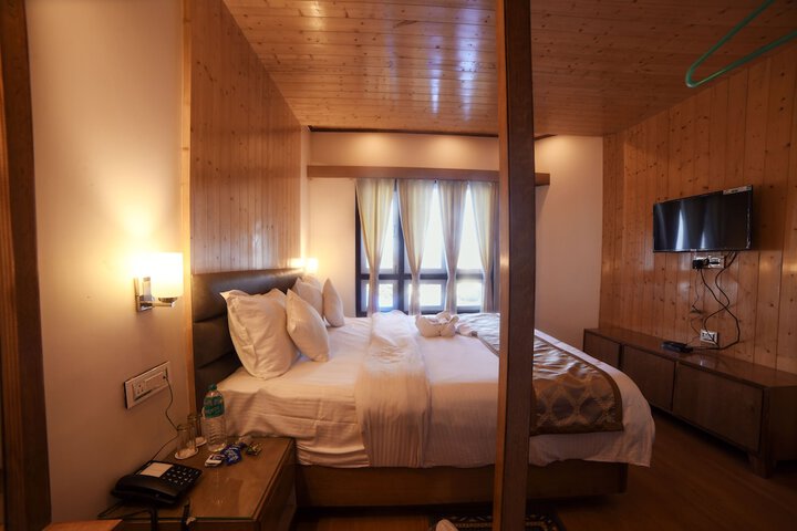 Room 8 of 32