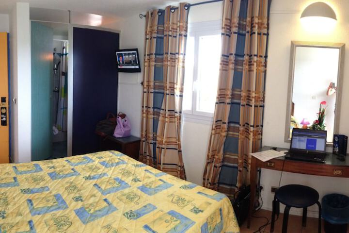 Room 7 of 93