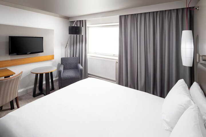 Room 19 of 120