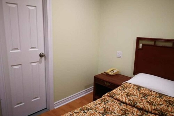 Renovated Double Room with 2 Double Beds (15 of 16)