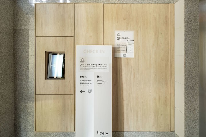 Check-in/check-out kiosk