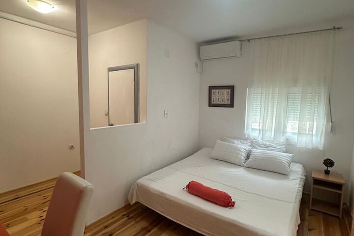 Room 4 of 44