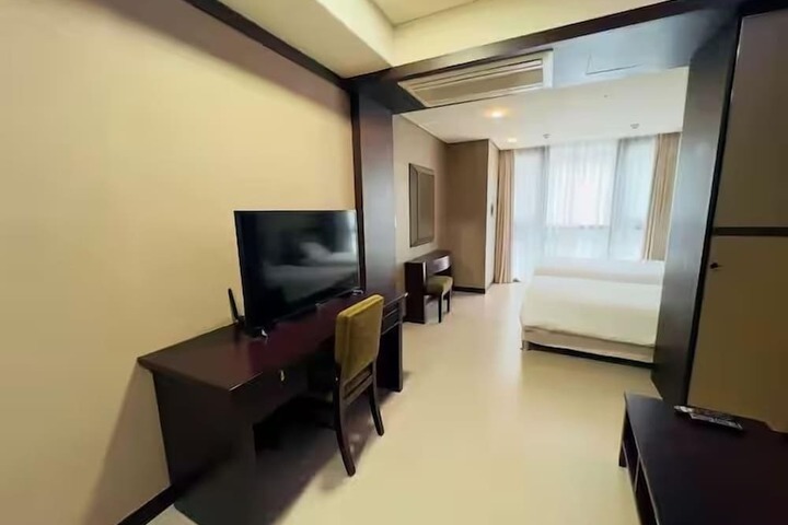 Room 33 of 86