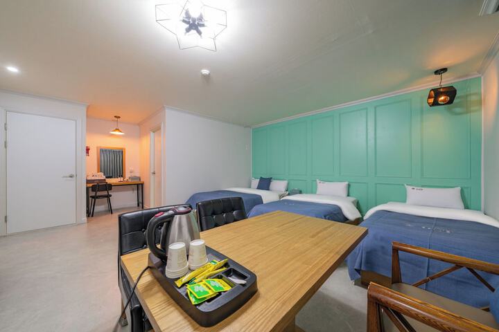 Room 9 of 20