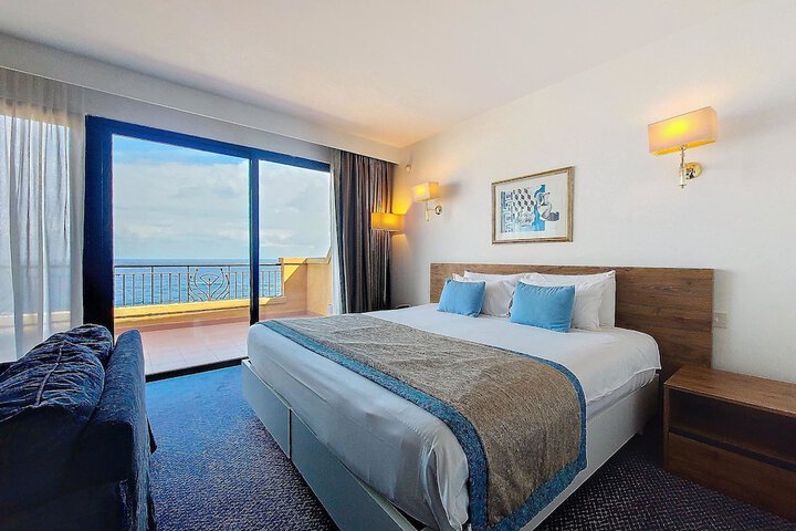 Room 52 of 148