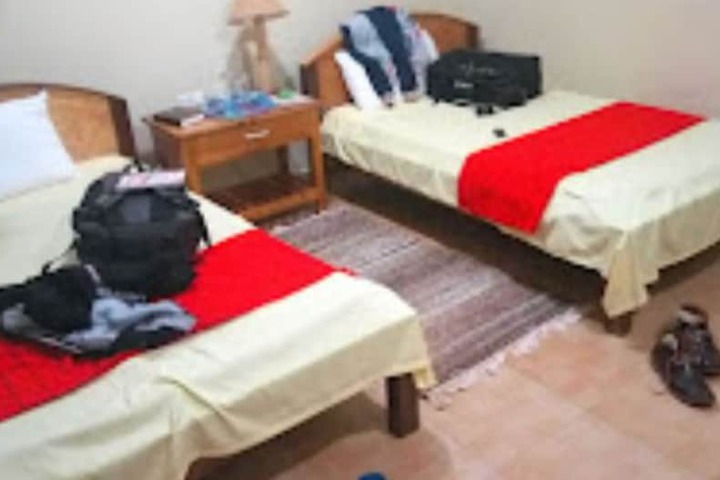 Room 6 of 12