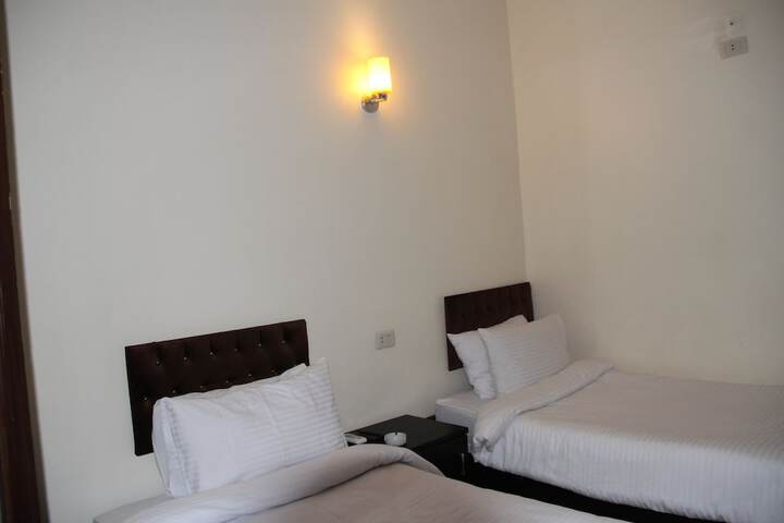 Room 17 of 80