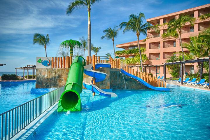 Hotel Pool
