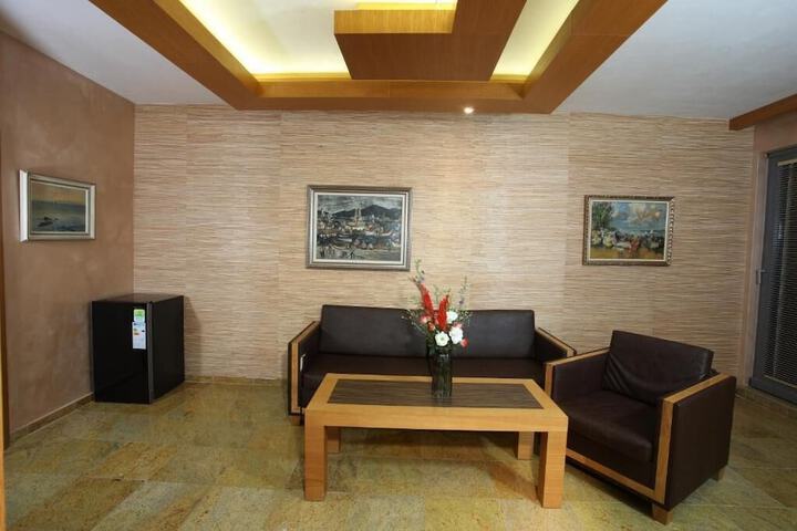 Room 4 of 81