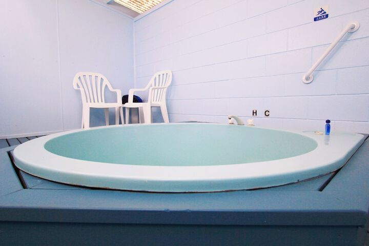 Hot Tub 52 of 63