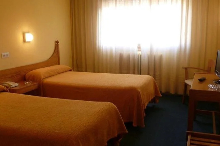 Room 6 of 17