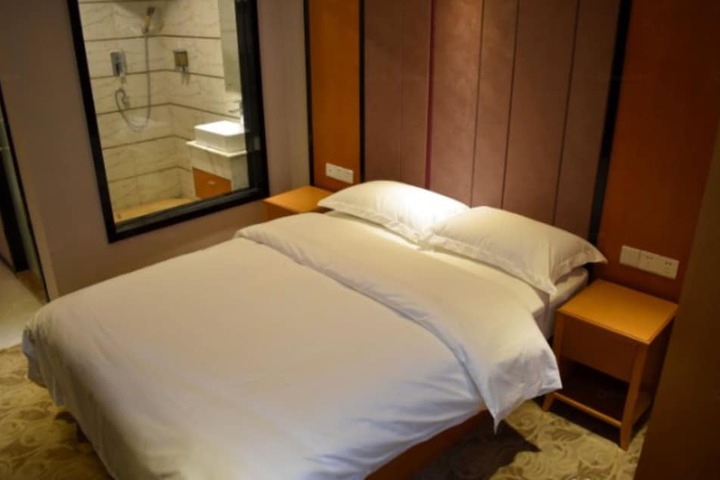 Room 4 of 13