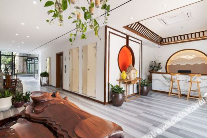 Hotel Interior 10 of 22