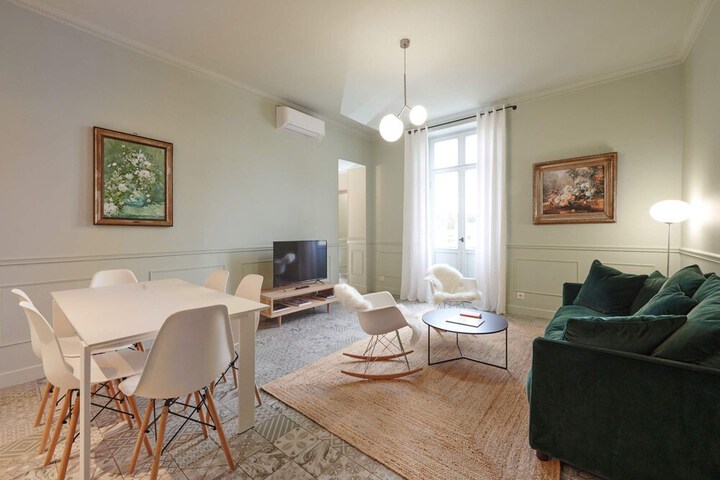 Room 10 of 77
