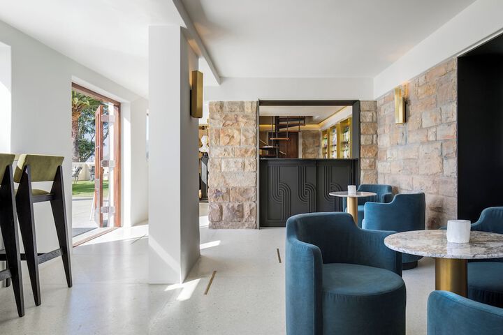Lounge 180 of 215