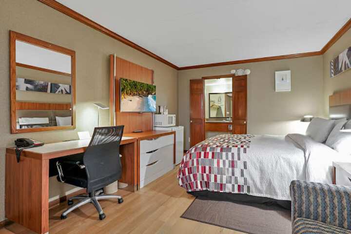 1 King Bed (7 of 14)