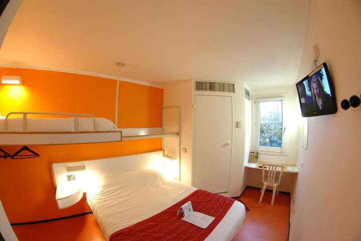 Room 8 of 33