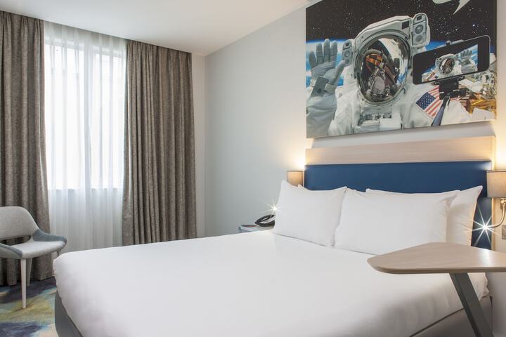 Room 3 of 44