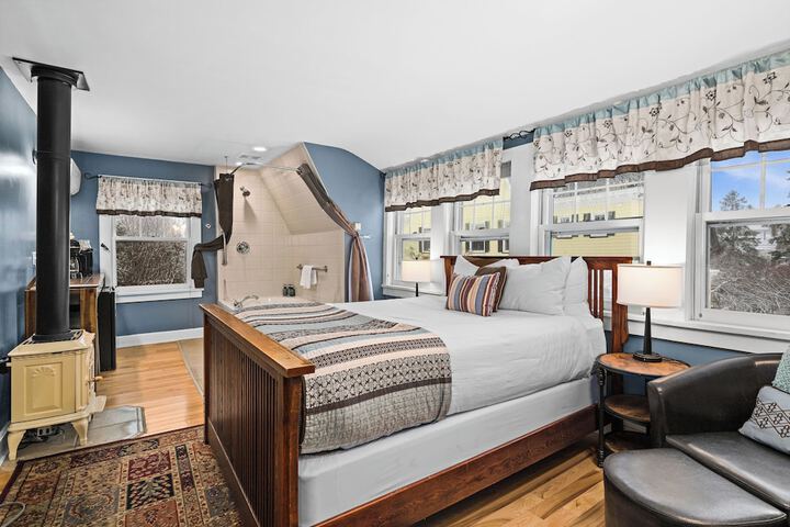 Room 32 of 62