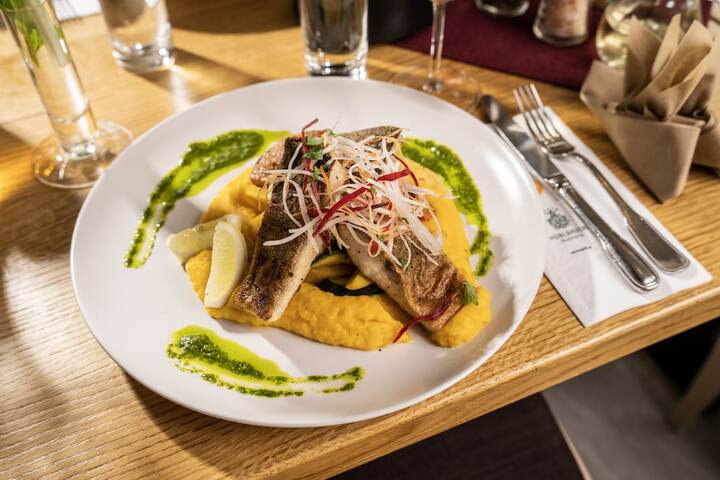 Dining 85 of 141