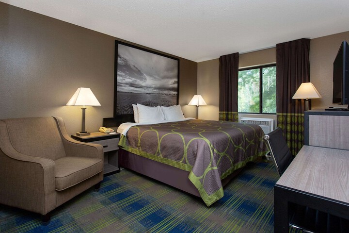 1 King Bed (12 of 13)