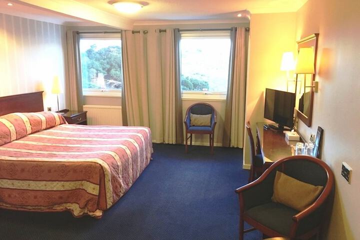 Room 35 of 118