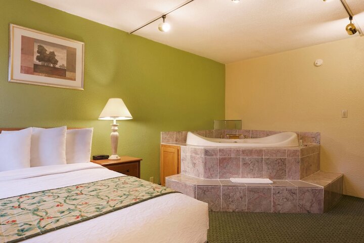 1 King Bed (1 of 10)
