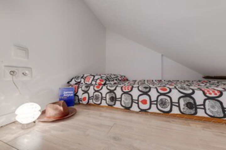 Room 8 of 12
