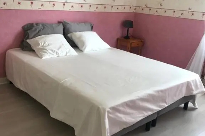 Room 3 of 10