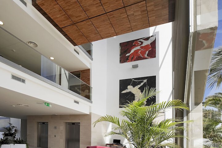 Entrance & Lobby