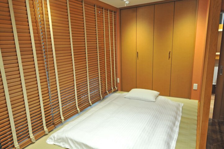 Room 2 of 23