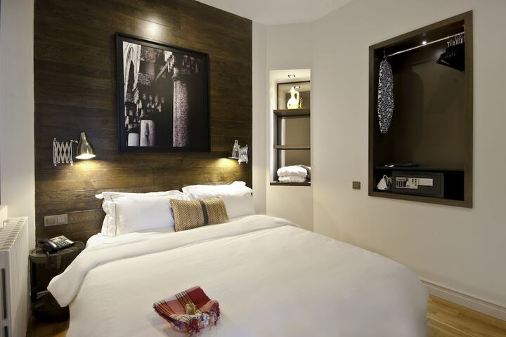 Room 8 of 54
