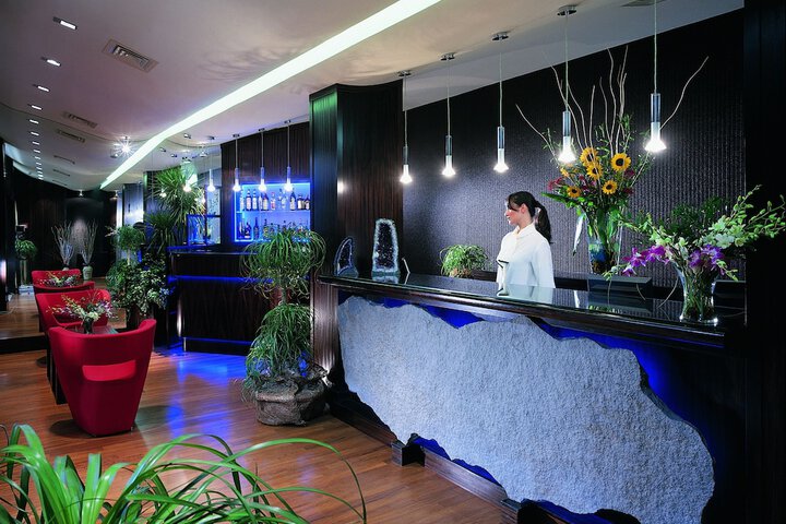 Entrance & Lobby