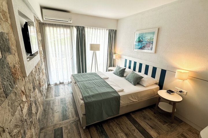 Room 5 of 23