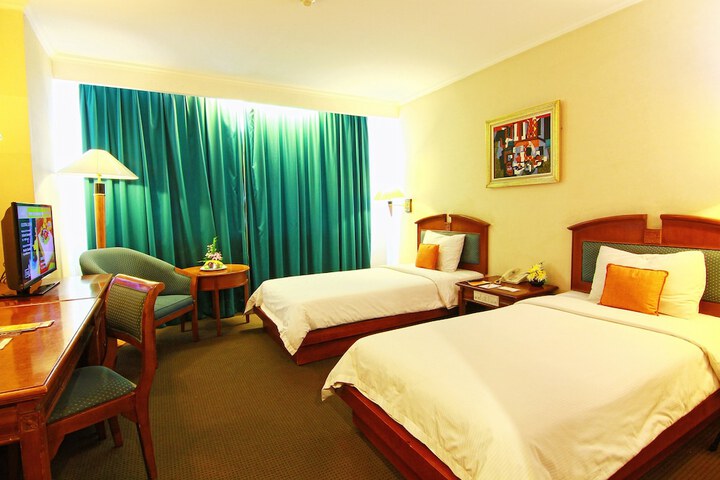 Room 4 of 48