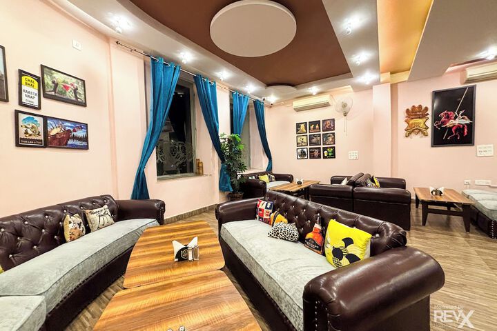 Lounge 98 of 123