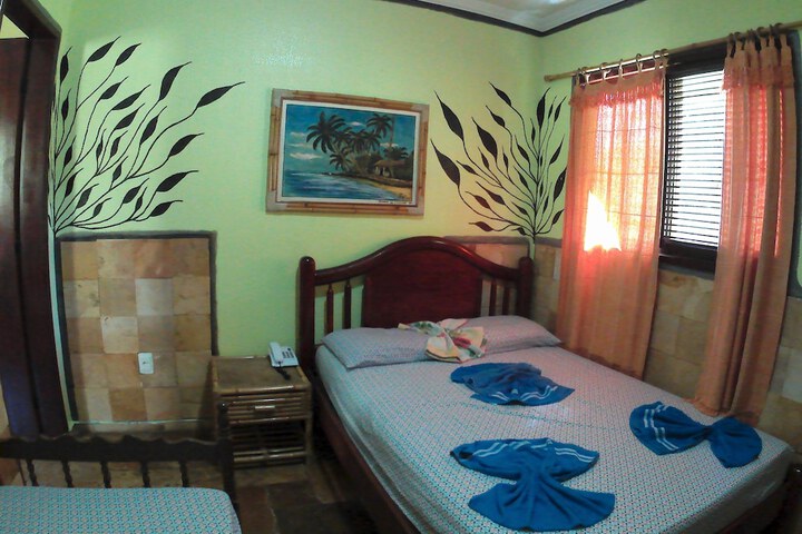Room 5 of 122