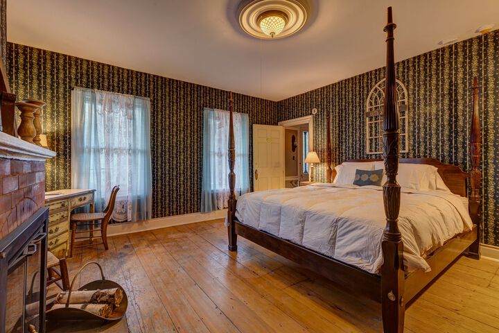 Room 27 of 27