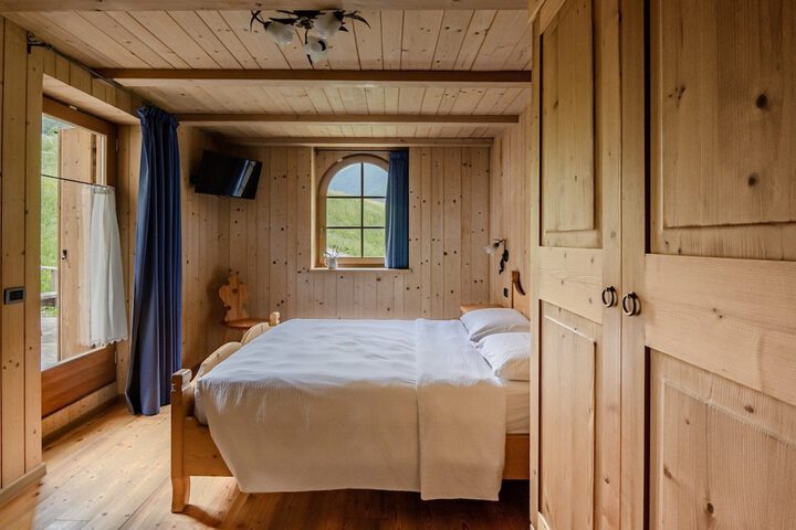 Room 13 of 26