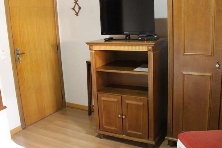 Room 9 of 31